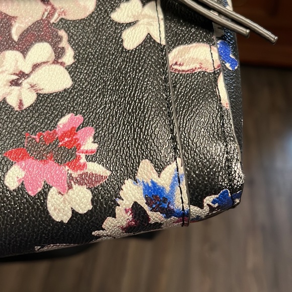 Liz Claiborne Small Crossbody Purse - Picture 10 of 11